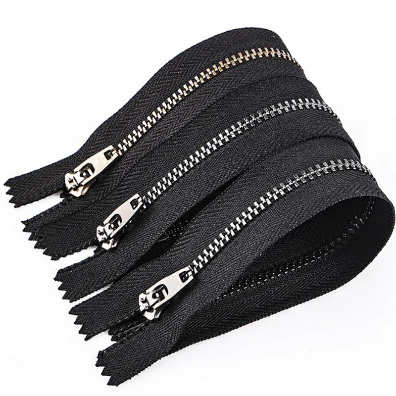 Metal zipper