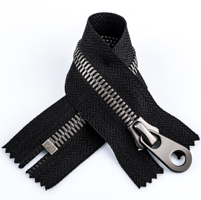Metal zipper