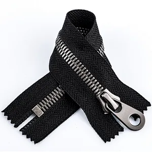 Metal zipper