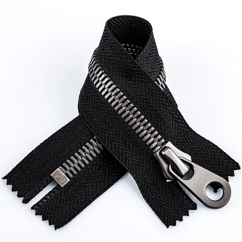 Metal zipper