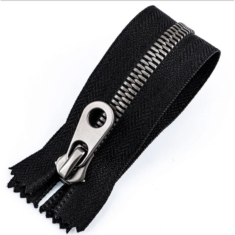 Metal zipper