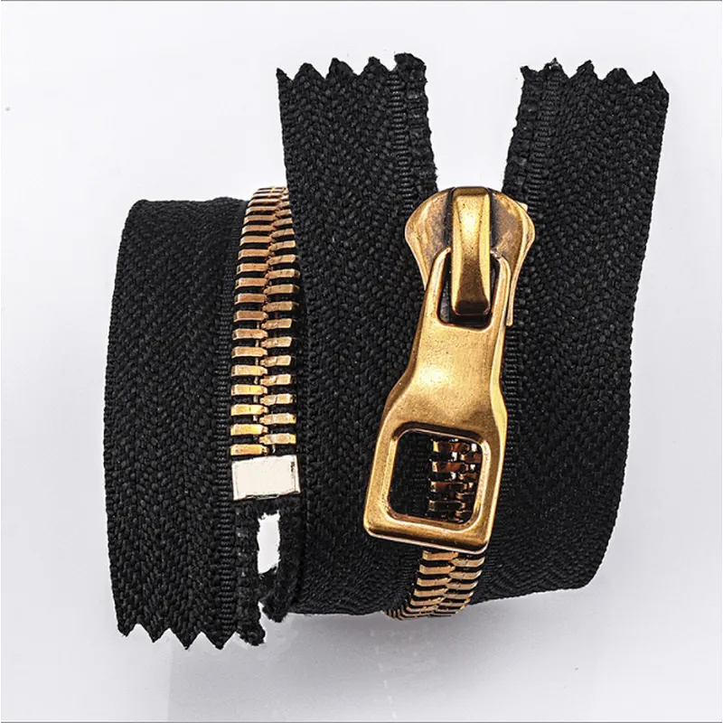 Metal zipper