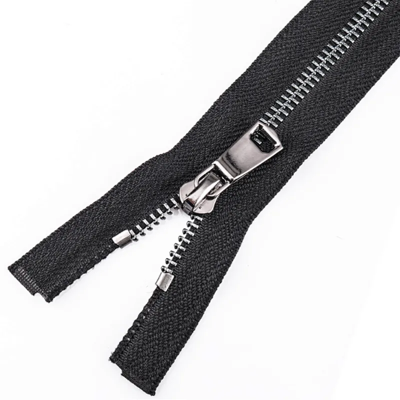Metal zipper