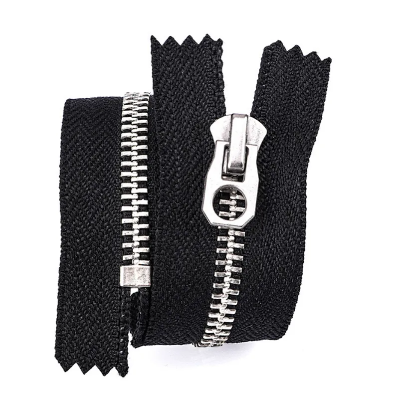 Metal zipper