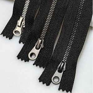 Metal zipper