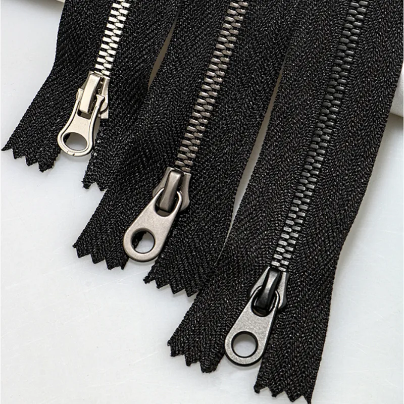 Metal zipper