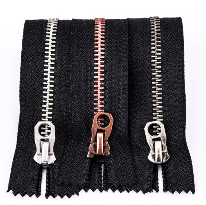 Metal zipper