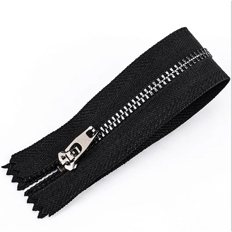 Metal zipper