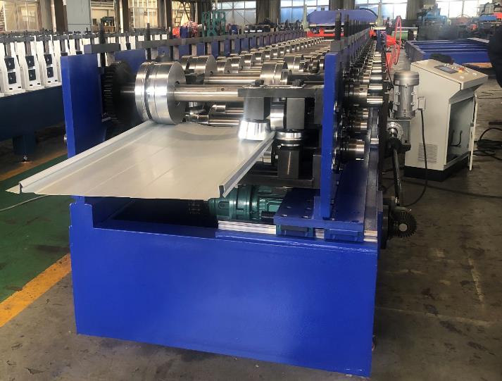 Metal wall cladding linear machine