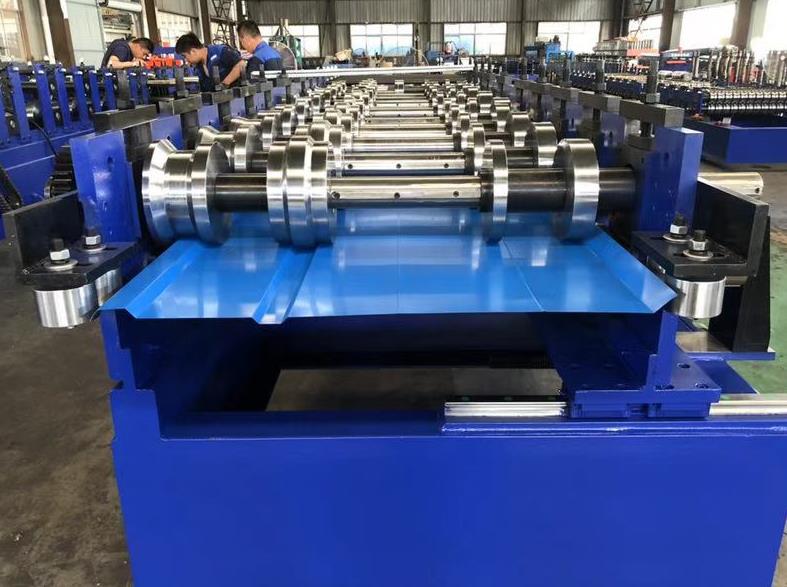 Metal wall cladding rolling forming machine