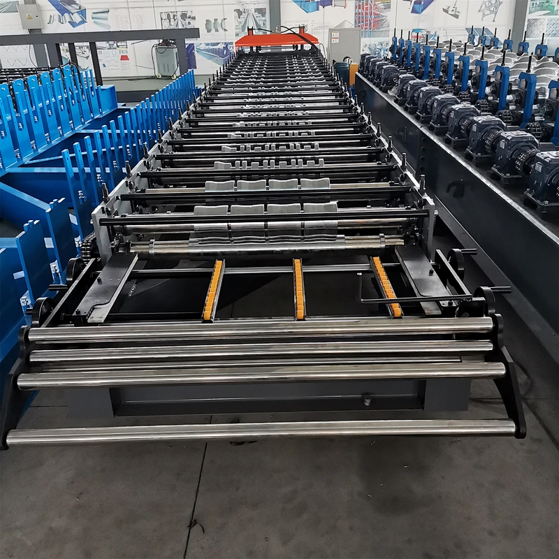 R72 R101 Roof panel roll forming machine