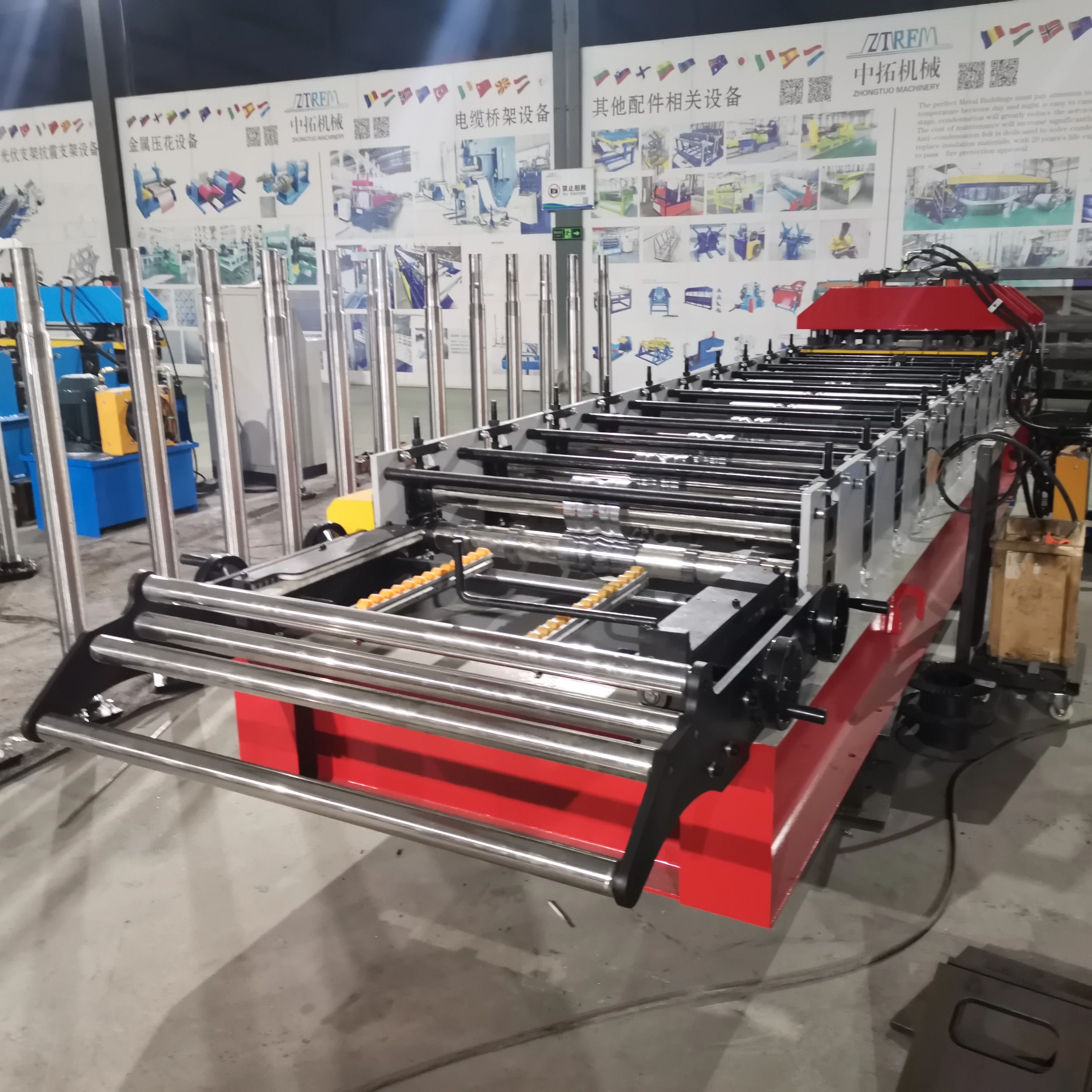 Indonesia popular step tile glazed roofing rolling forming tile making machine
