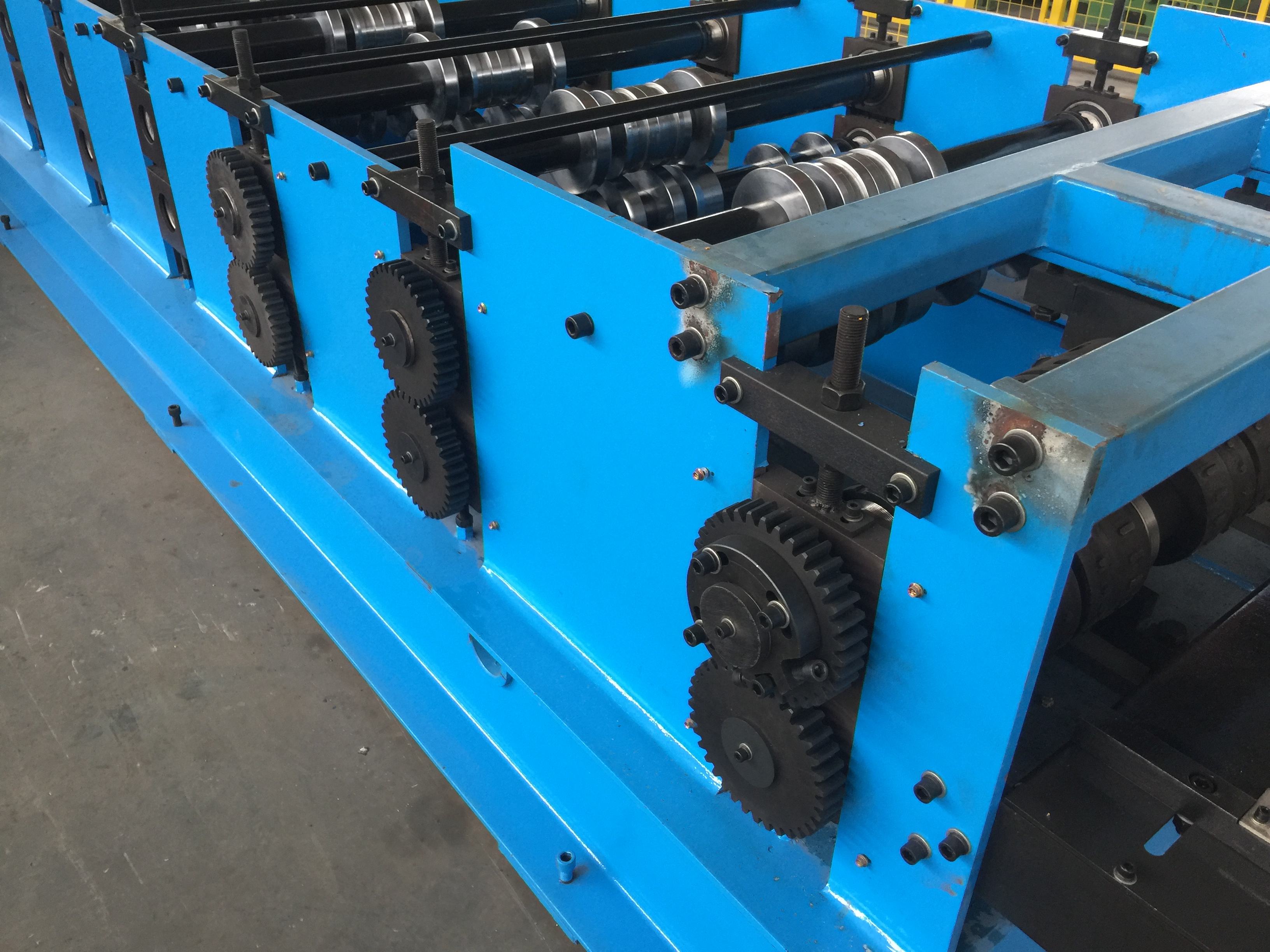 High quality steel plate deck floor tile making machine for European market