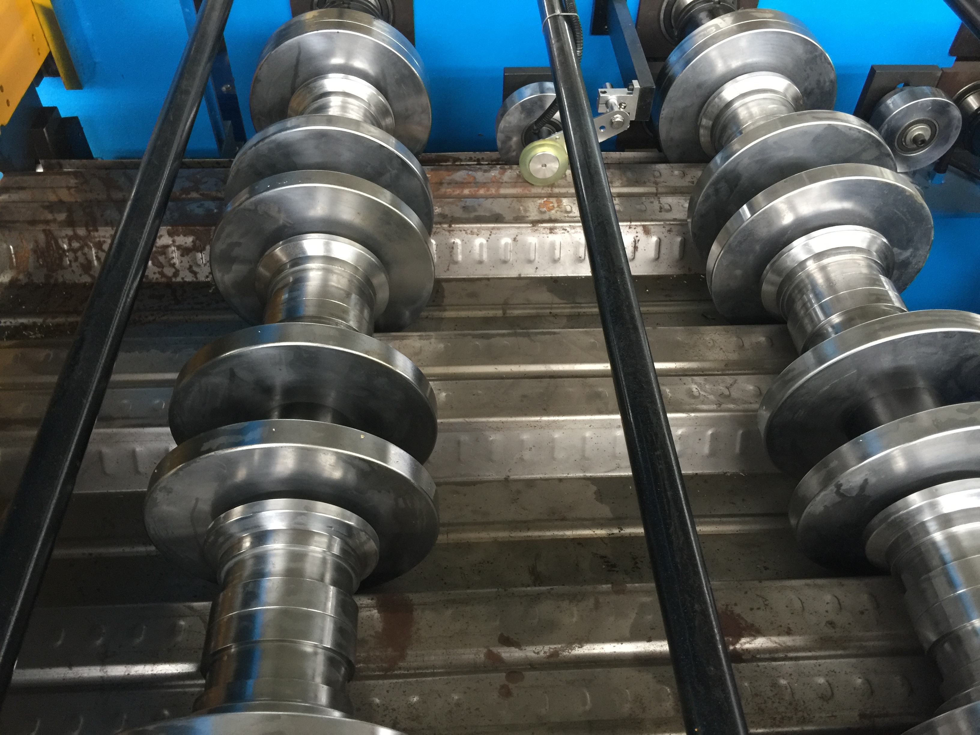 High quality steel plate deck floor tile making machine for European market