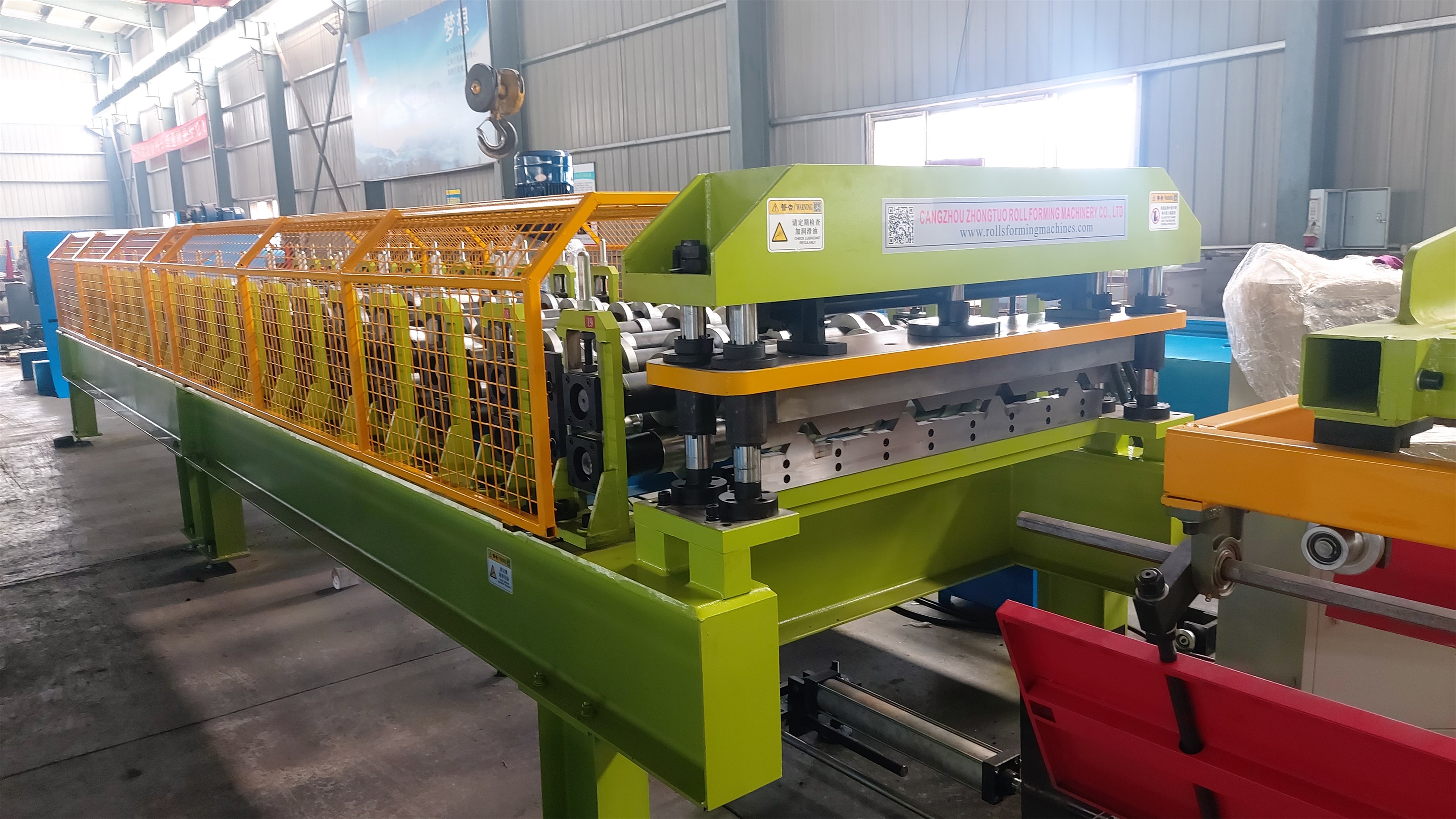 roofing panel roll forming machine