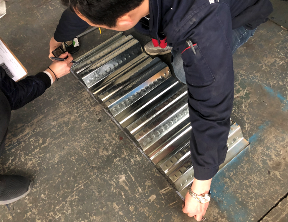 galvanzied steel decking roll forming machine