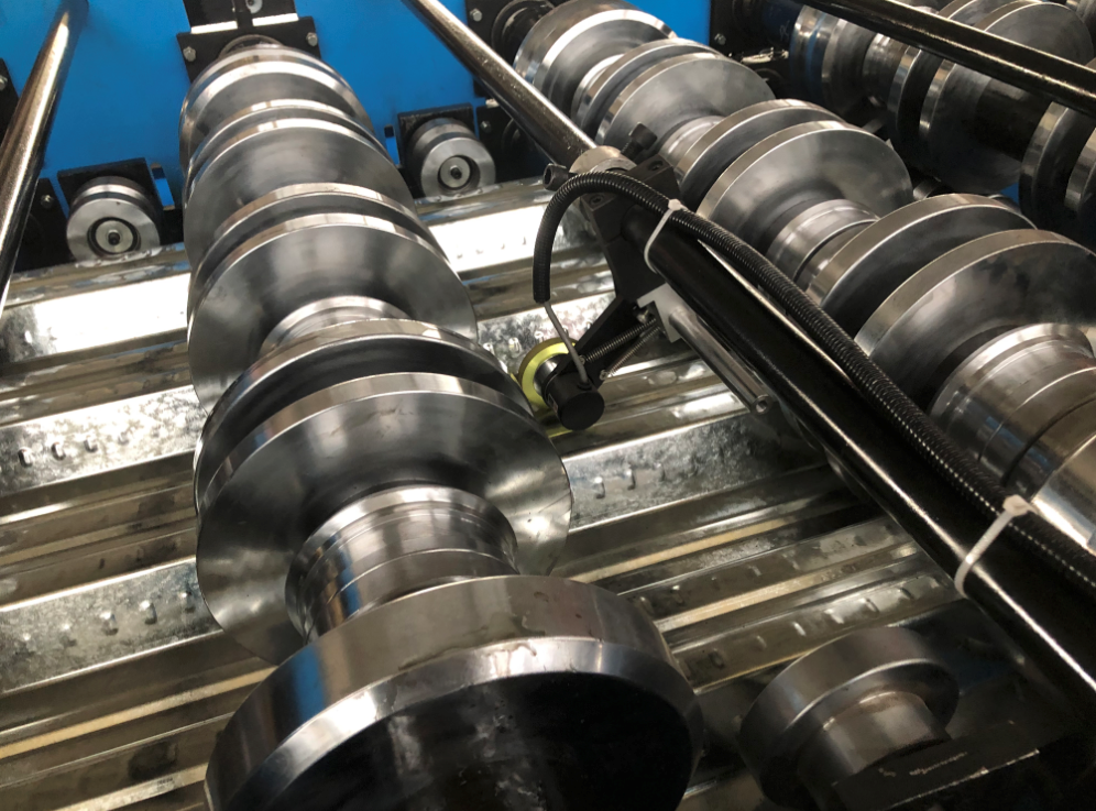 galvanzied steel decking roll forming machine