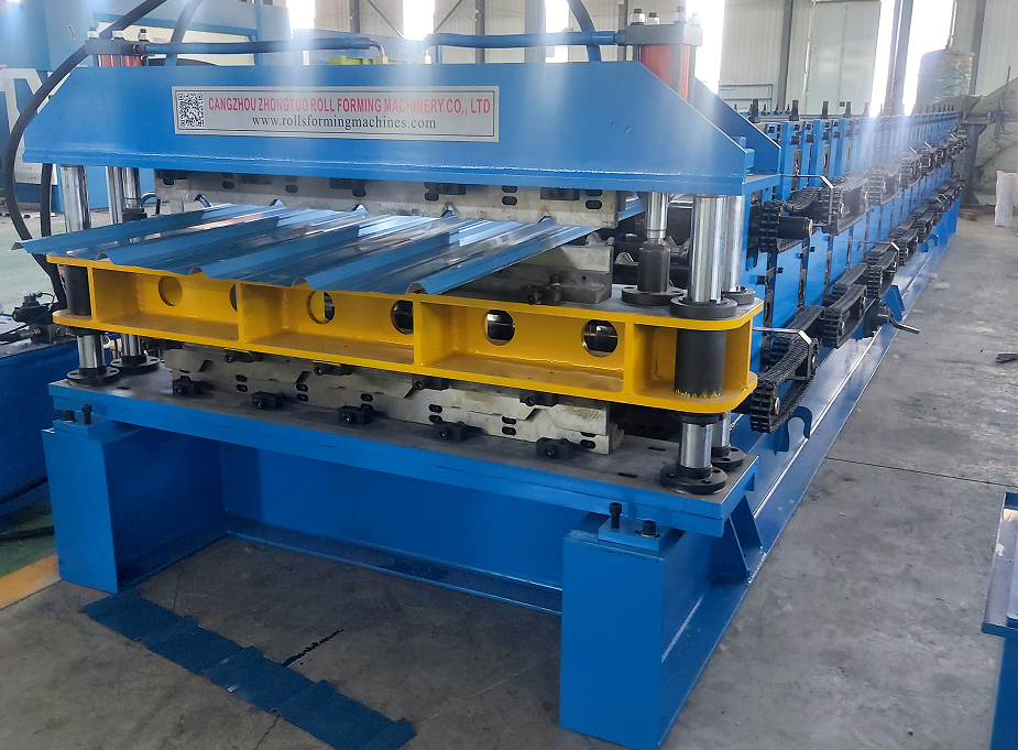 R panel roll forming machine