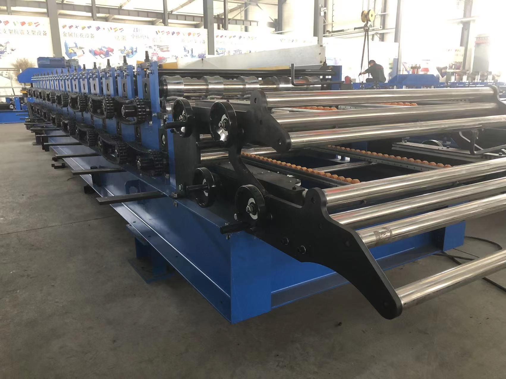 R panel roll forming machine