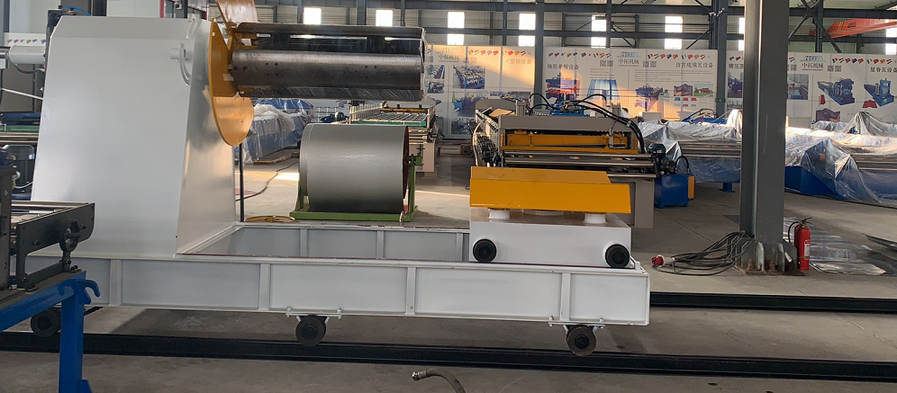 Movable hydraulic decoiler