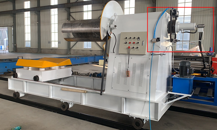 Movable hydraulic decoiler