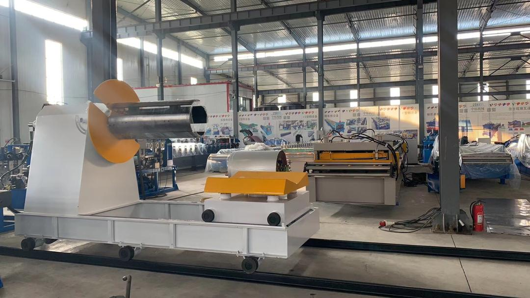 Automatic hydraulic decoiler