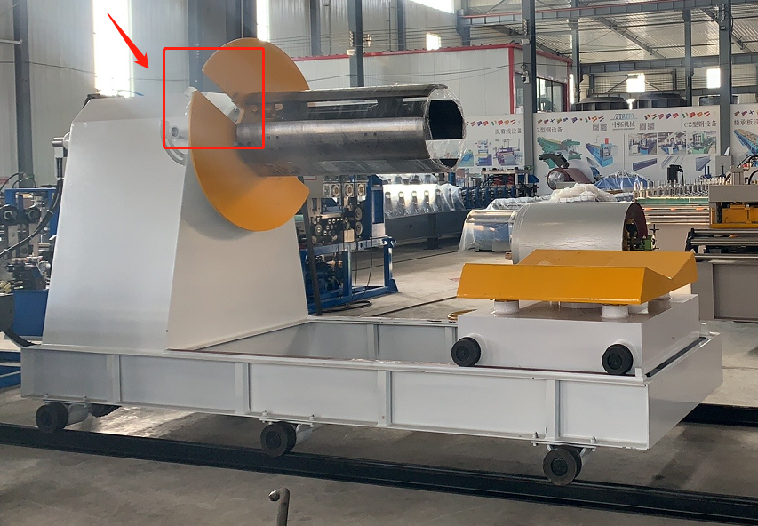 Movable hydraulic decoiler
