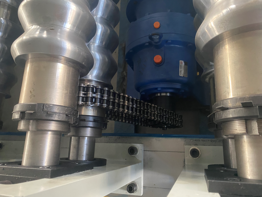 Molding frame metal roofing sheet machine
