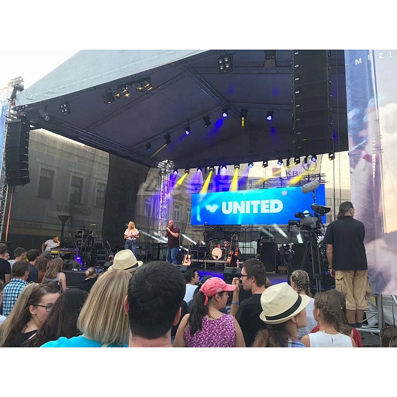 Shenzhen P2.8 light and thin 500*500mm stage rental LED display screen