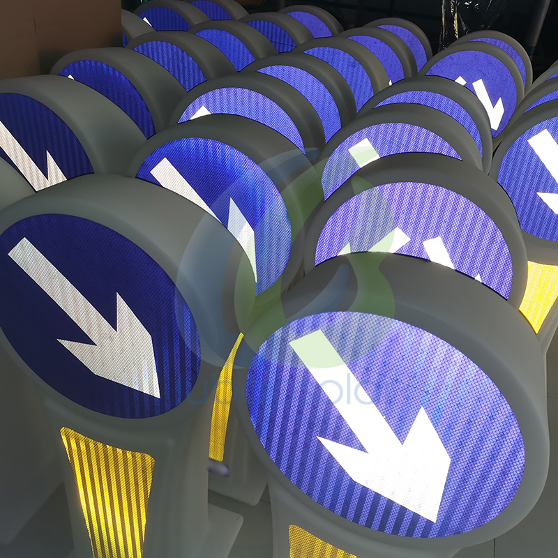 LB-LTS01 Lighted traffic signs traffic bollard