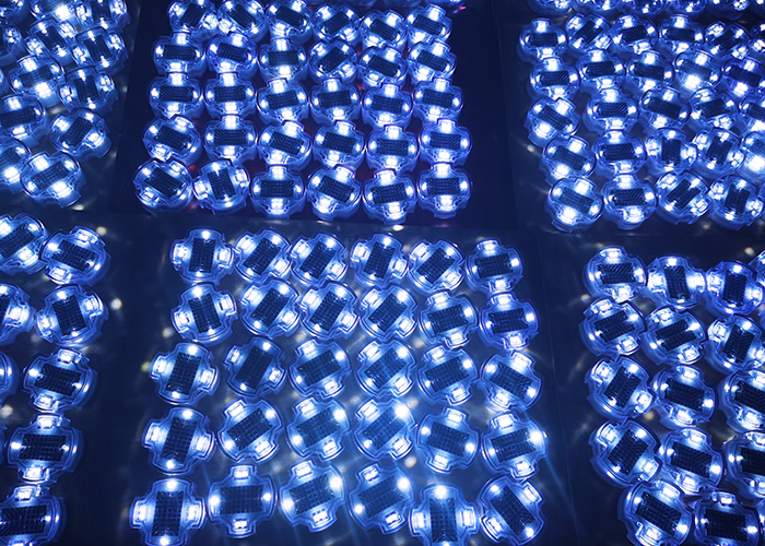 solar studs