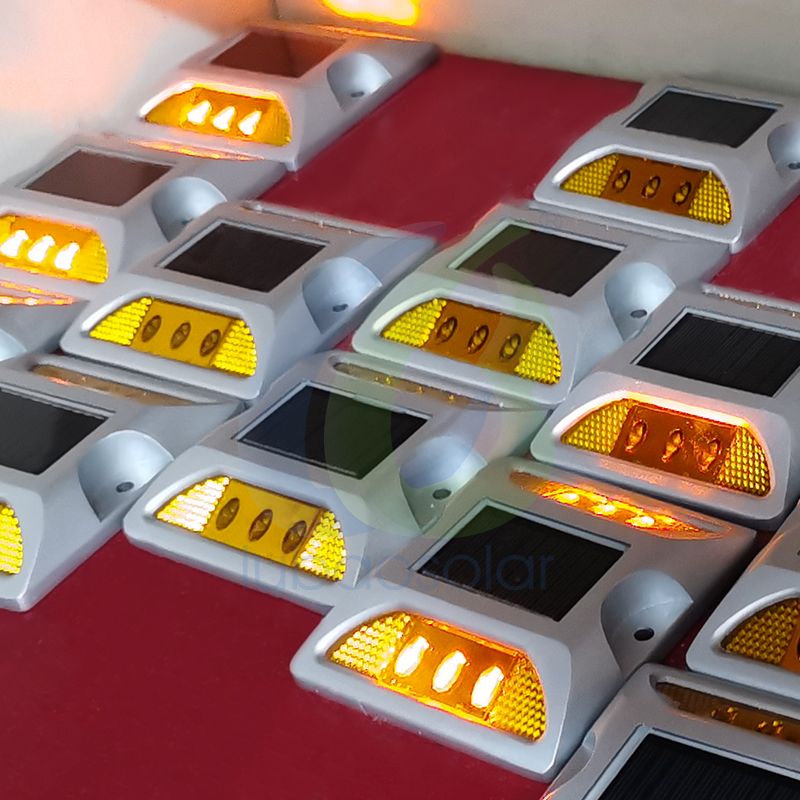 LS-02 Aluminum raised solar driveway markers