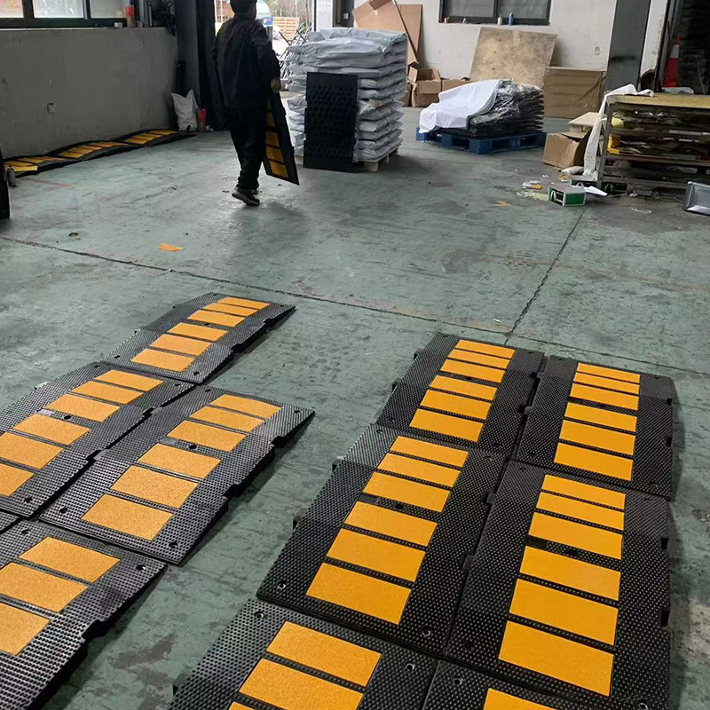 LB-SH07 Rubber speed bumps