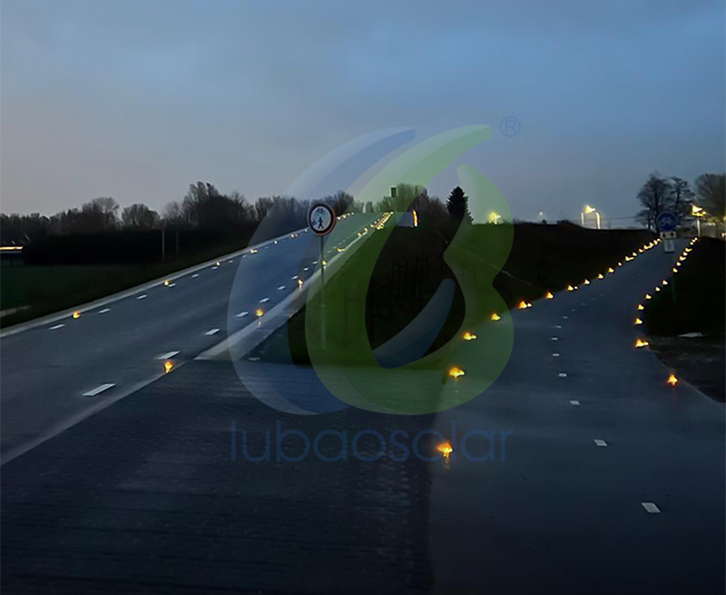 LS-08 Reflective solar road stud light