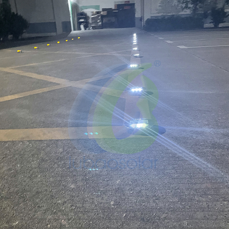 LS-38 Solar aluminum reflective road marker