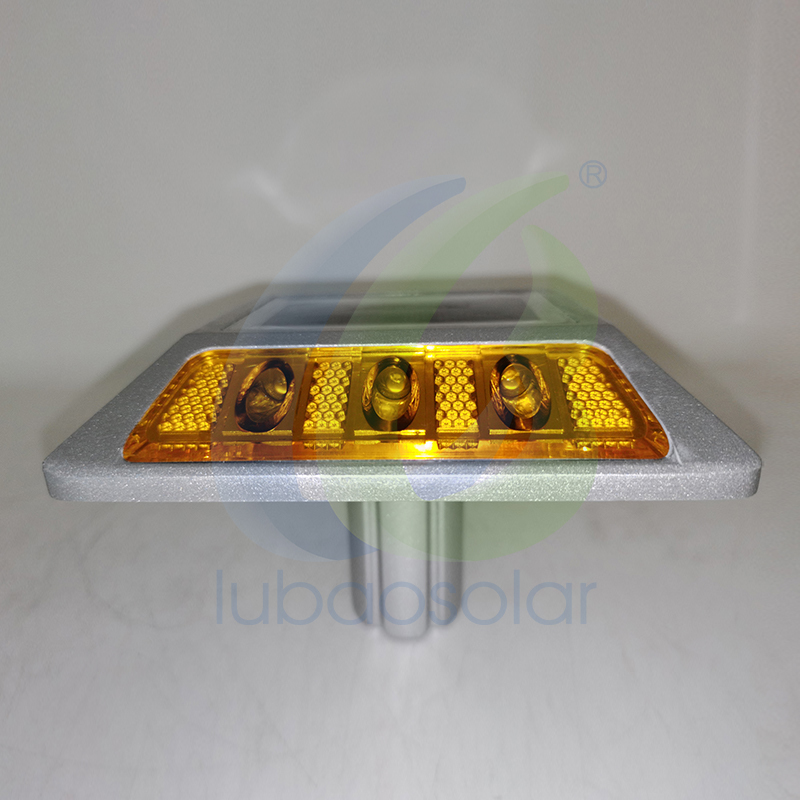 LS-06 Aluminium solar reflective road markers with spike