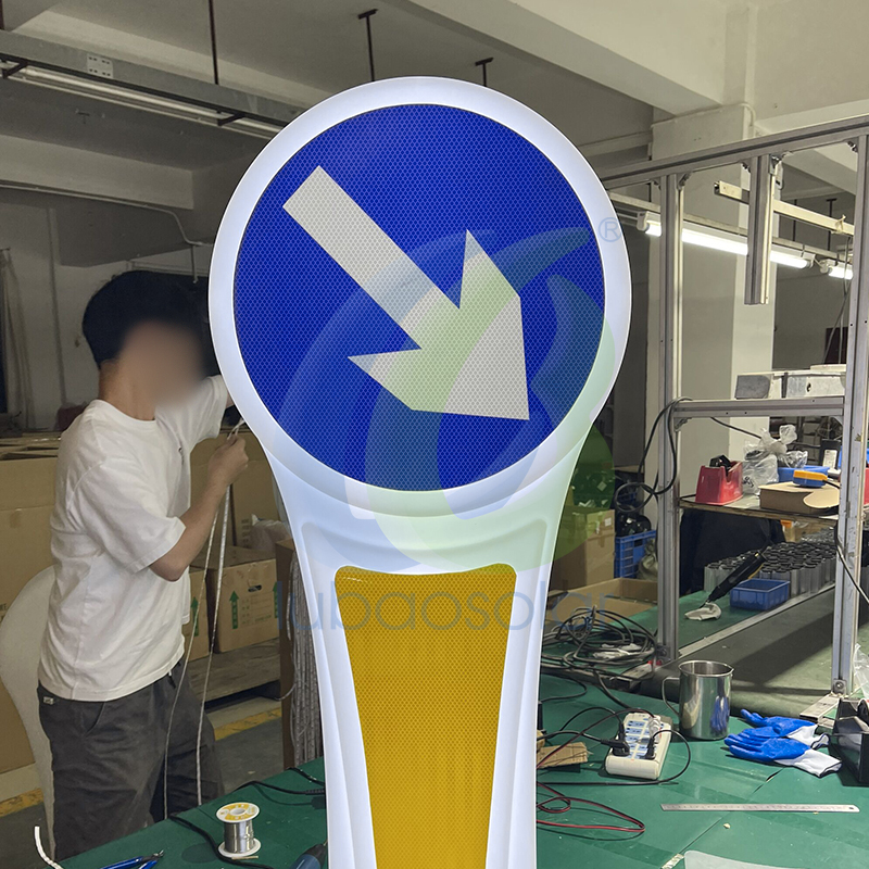 LB-LTS01 Lighted traffic signs traffic bollard