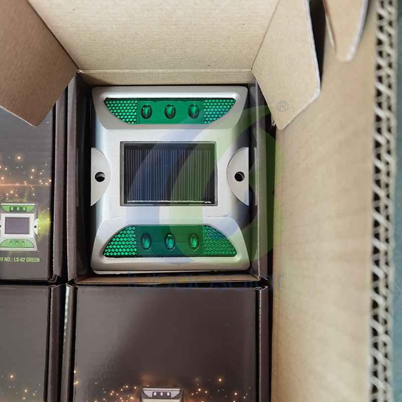 LS-02 Aluminum raised solar driveway markers