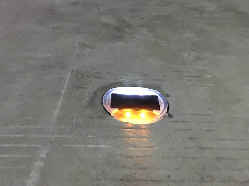 solar stud