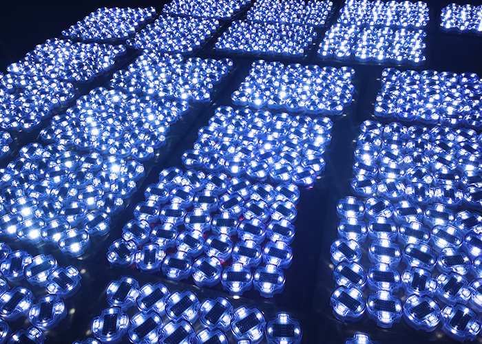 solar studs