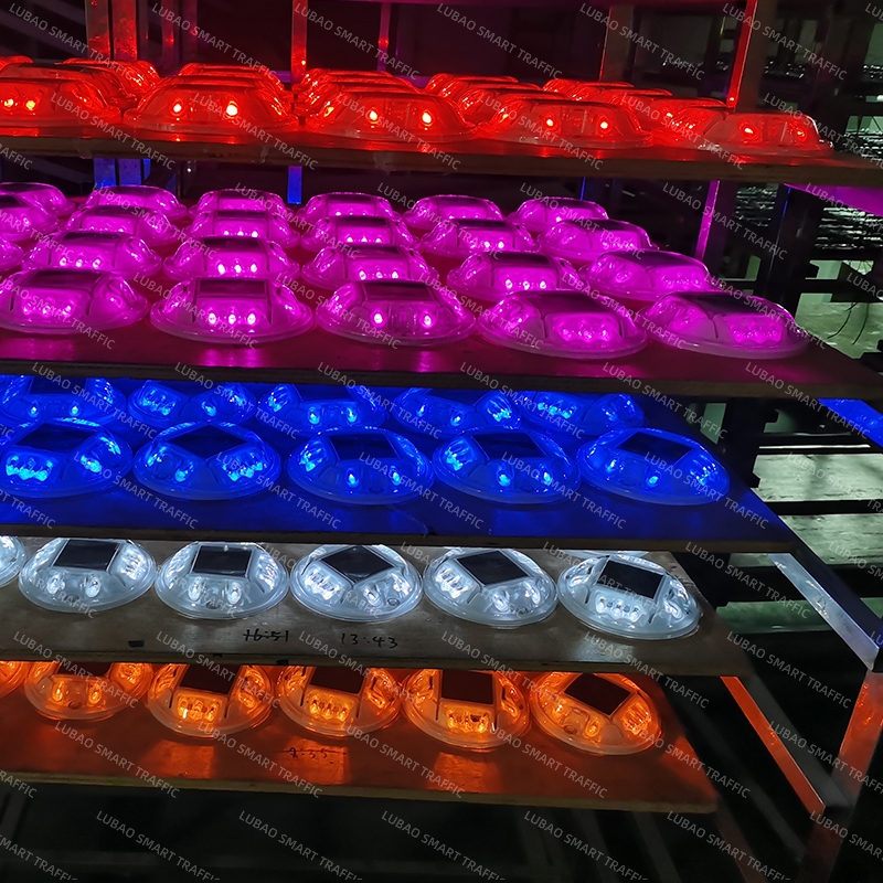 LS-07 Solar raised lighted driveway markers