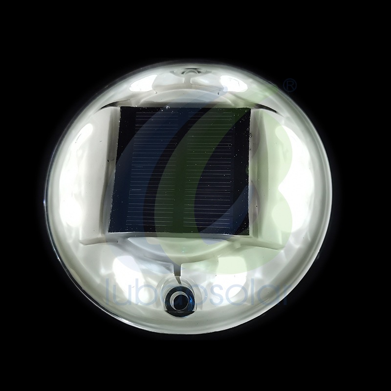 LS-07 Solar raised lighted driveway markers