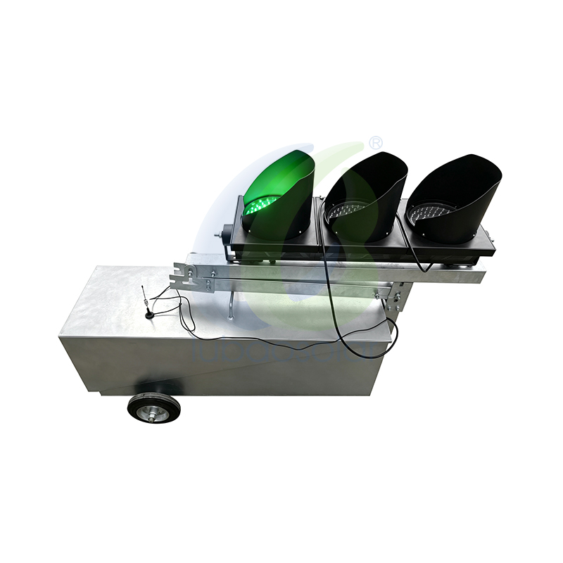 Foldable temporary traffic light portable traffic lights system