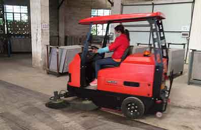 Patented anti-vibration system on BT-BAW2000 Heavy-Duty Ride-On Sweeper