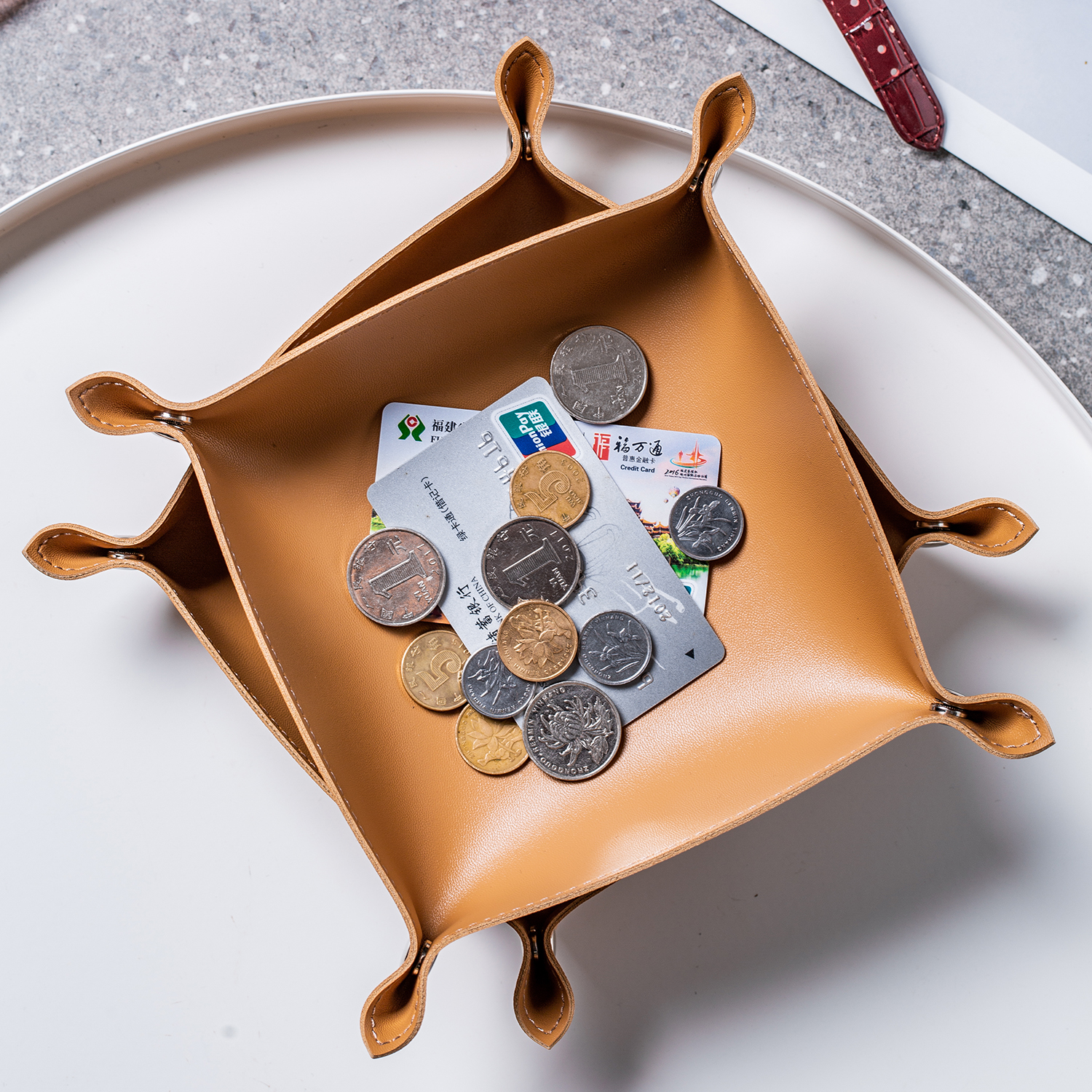 What Does Leather Catchall Valet Tray Do?