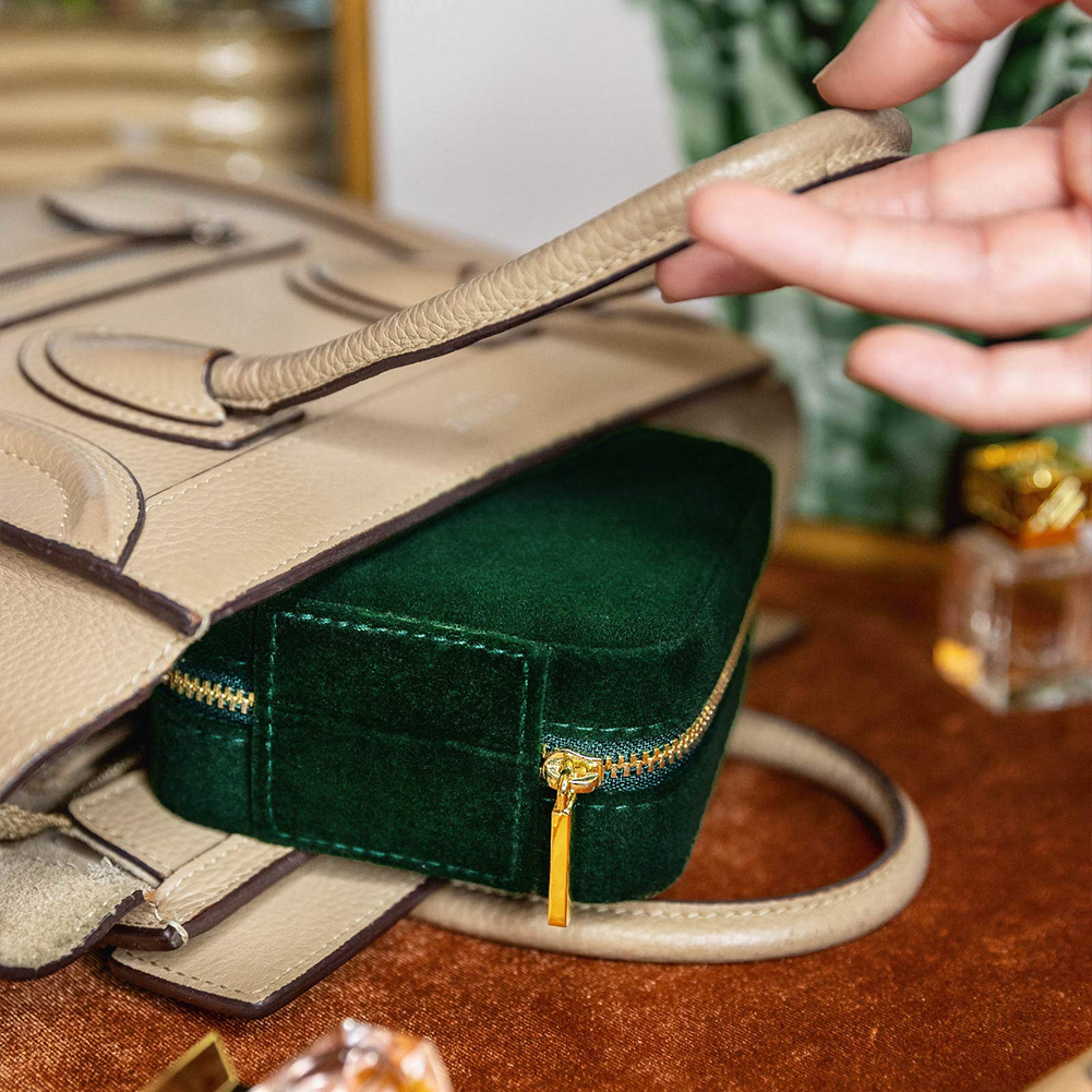 Where Should You Keep Jewellery on a Plane?