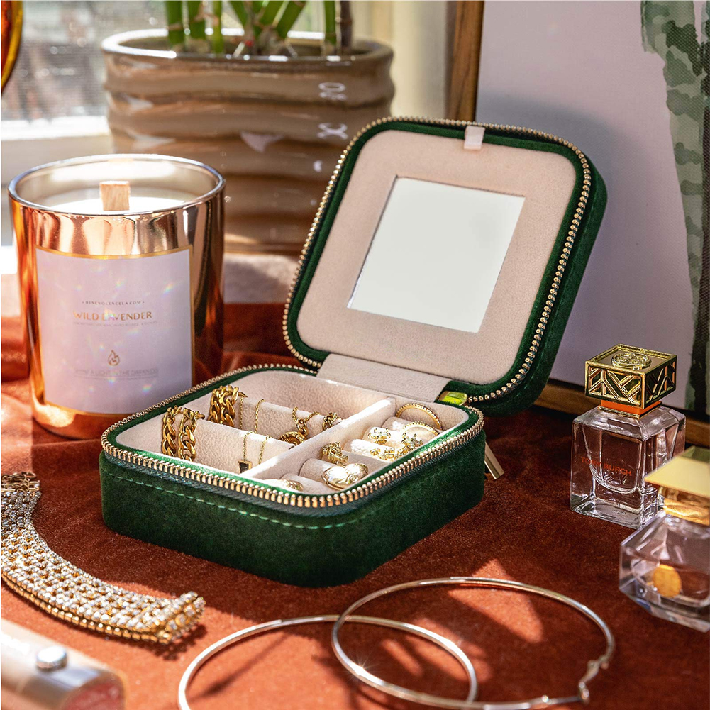 What Every Girl Should Have in Her Jewelry Case When Traveling?