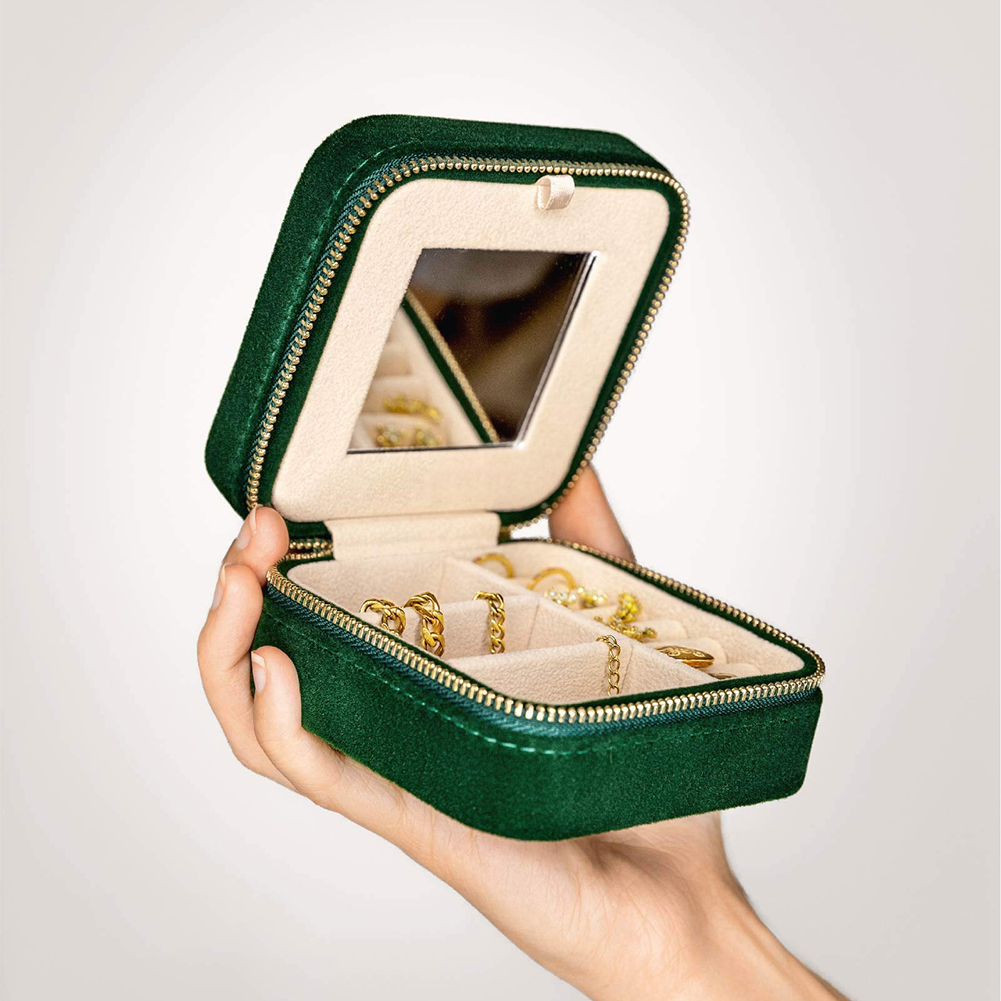 How to Pick a Travel Jewelry Box?