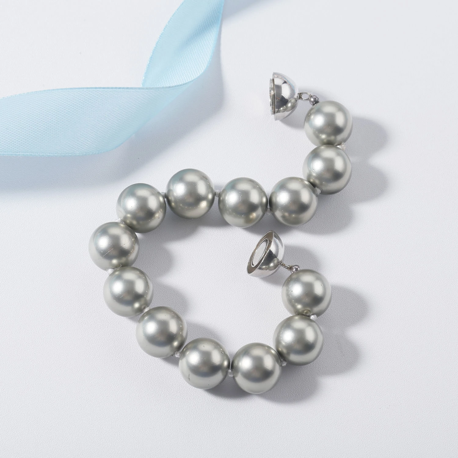 Large round fashion handmade shell pearl strand bracelet with brass magnetic clasp