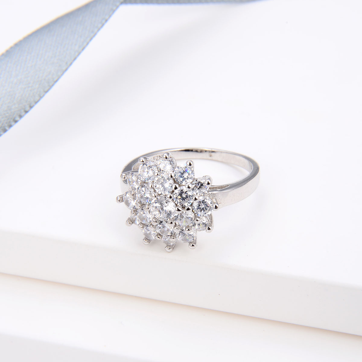 Fashion flower shape silver crystal wedding cluster cz ring for women